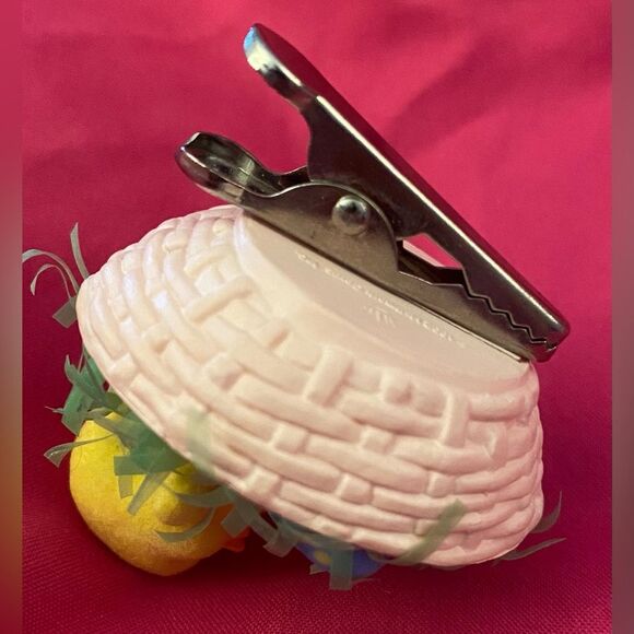 Easter Hallmark Keepsake Ornament 1993 Li’l Peeper Chick & Easter Eggs in Basket - Picture 7 of 9